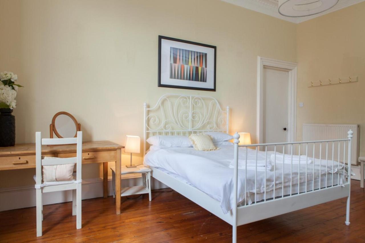 Amazing 4 Bedroom Apartment Just Off The Meadows Edimburgo Esterno foto