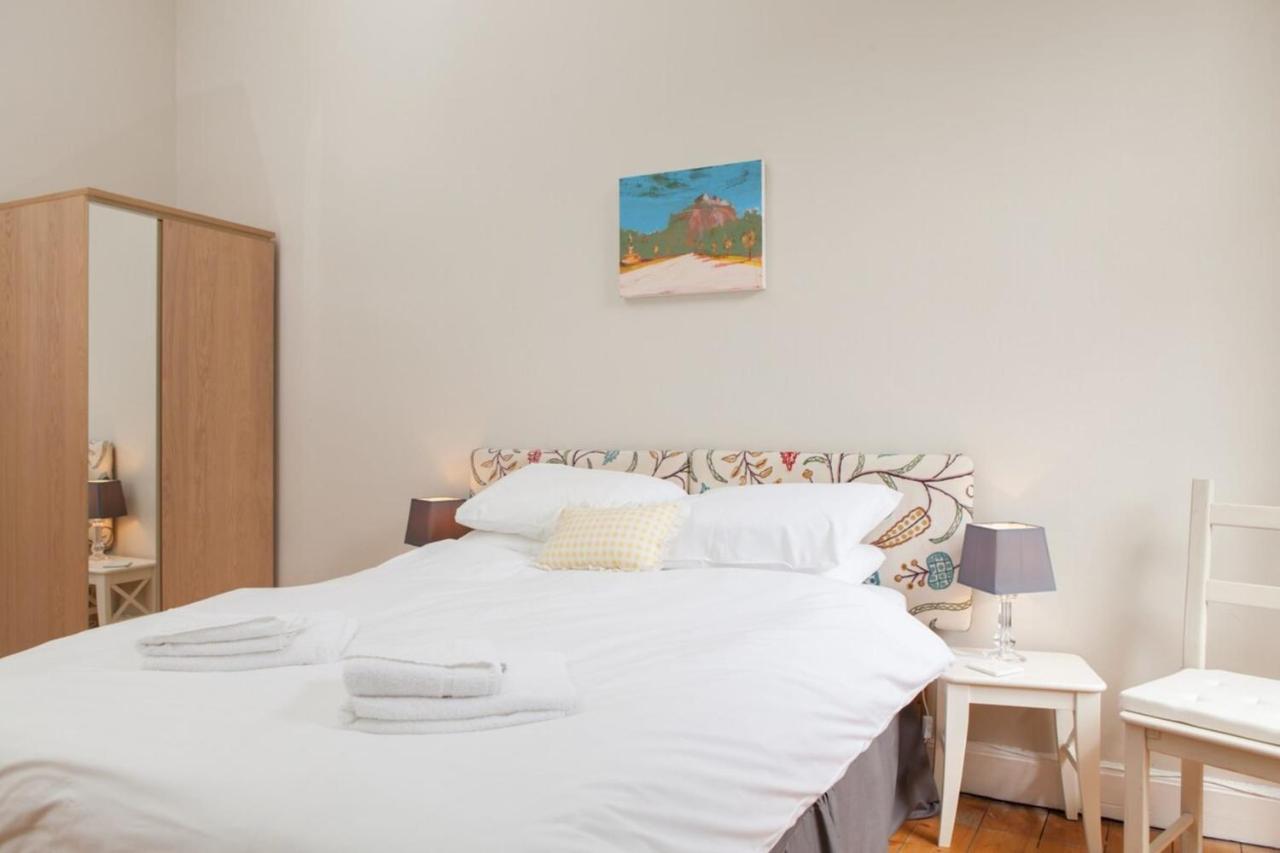 Amazing 4 Bedroom Apartment Just Off The Meadows Edimburgo Esterno foto