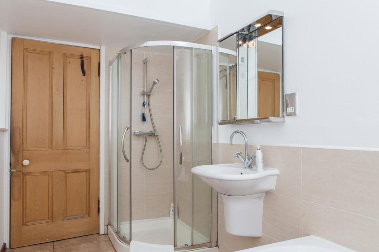 Amazing 4 Bedroom Apartment Just Off The Meadows Edimburgo Esterno foto