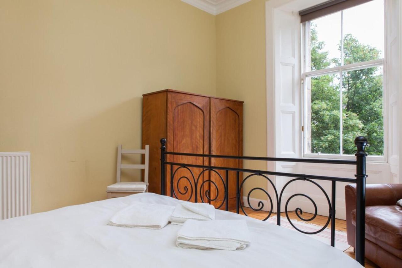 Amazing 4 Bedroom Apartment Just Off The Meadows Edimburgo Esterno foto